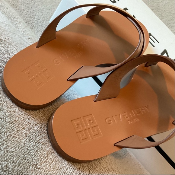 Givenchy Signature Cross Strap Flat 100% Calf Sandals - Picture 6 of 11